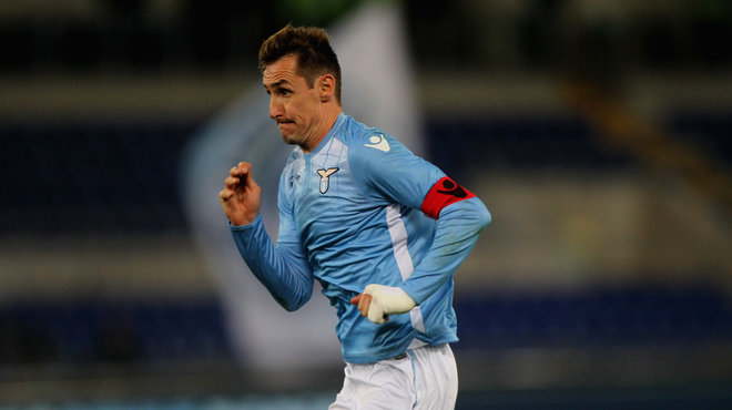 费尔斯新秀赛季连续21场比赛得分上双，超越锡安排在队史第一