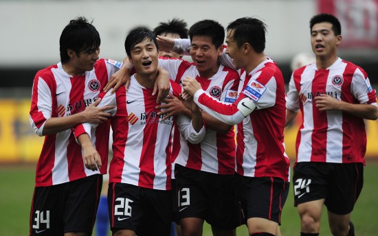 篮球湖人替补球员贡献关键篮板