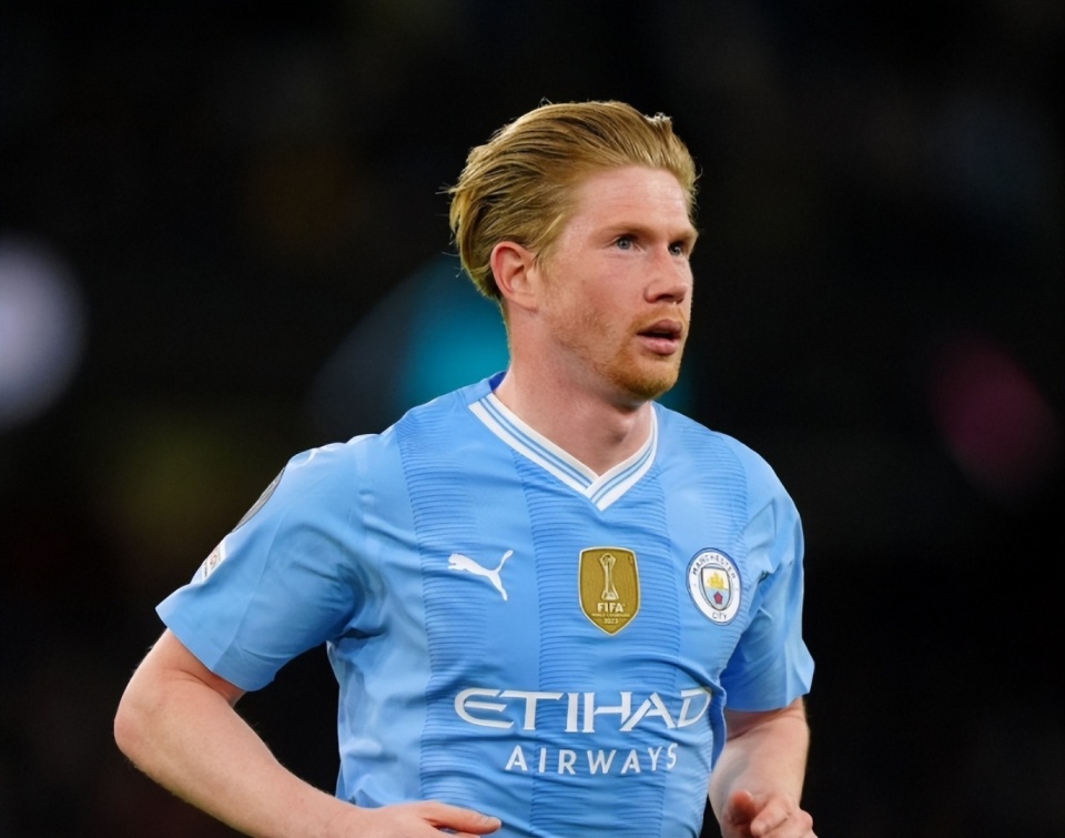 国际雪联单板和自由式U型场地世界杯，中国选手李方慧训练中