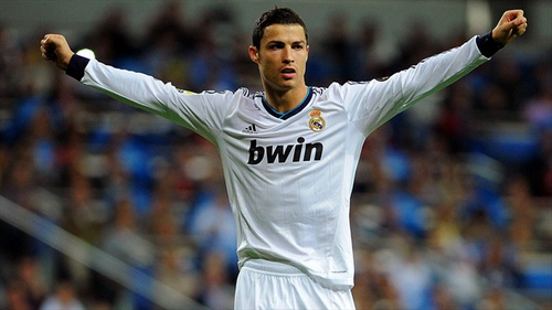 中超：山东泰山主场2-1逆转武汉三镇