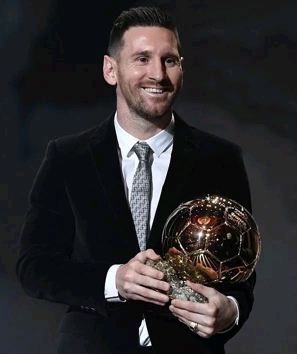 平均23.34岁，巴萨昨日首发阵容是队史近95年最年轻11人