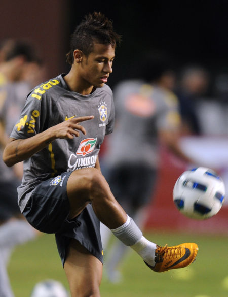 西媒：拉菲尼亚成巴萨非卖品，本赛季欲率队夺欧冠+世界杯