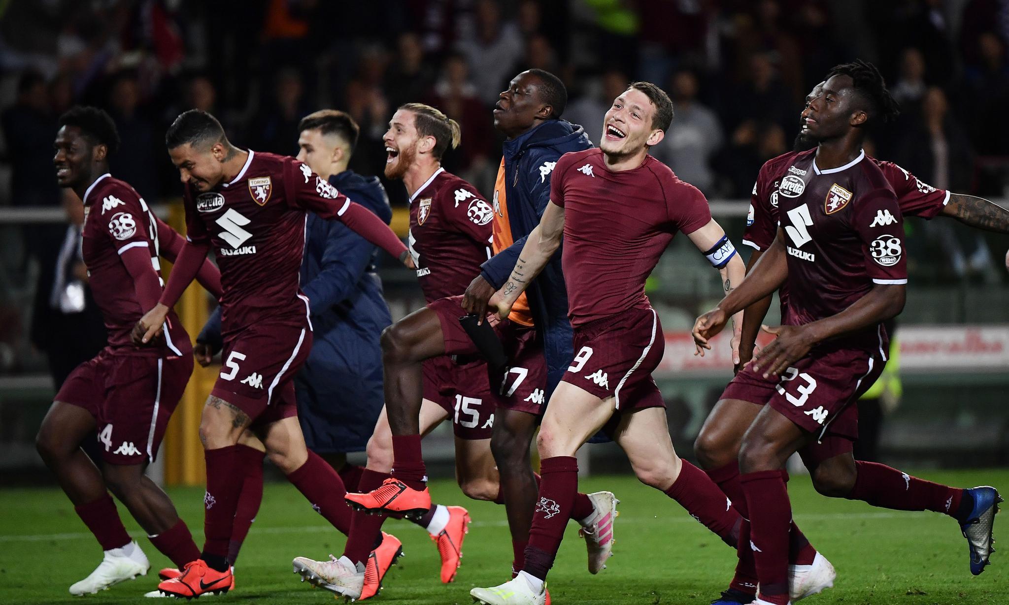 足球国足后防双塔表现稳固