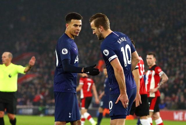 保级之战：格拉尼特·扎卡加盟黑猫！桑德兰中场终获节拍器