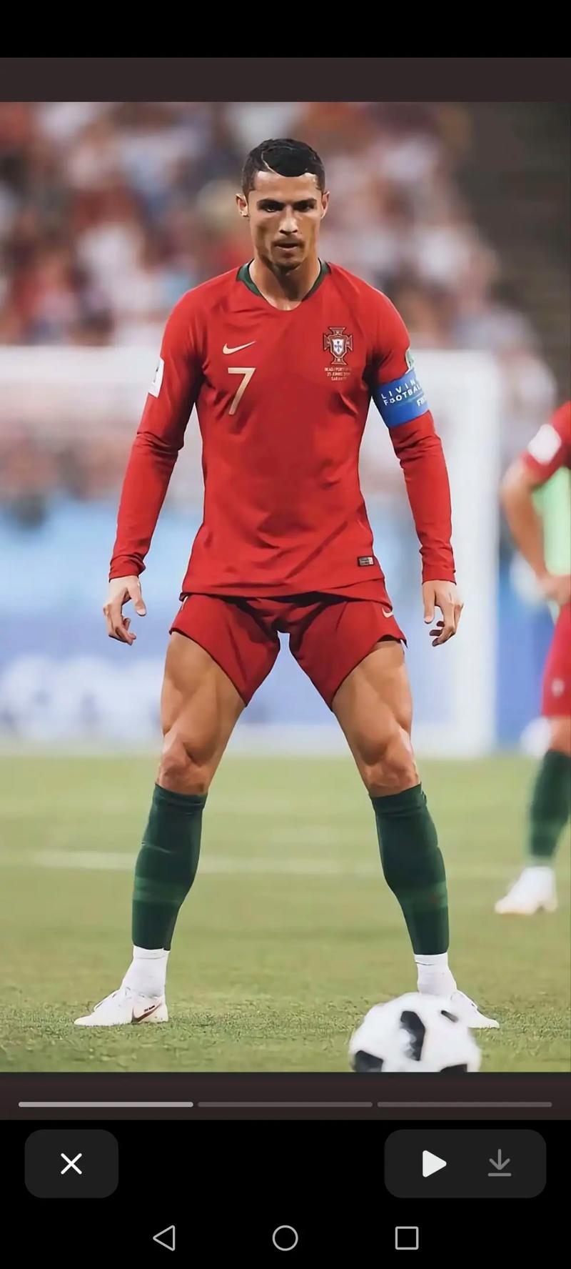 和三笘薰合影的11岁小球员有日本和法国血统，出自吉田麻也担任院长的青训机构